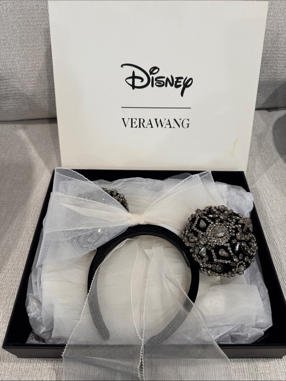 Disney VERA WANG - LIMITED RELEASE*** MICKEY EARS White Tulle and veil